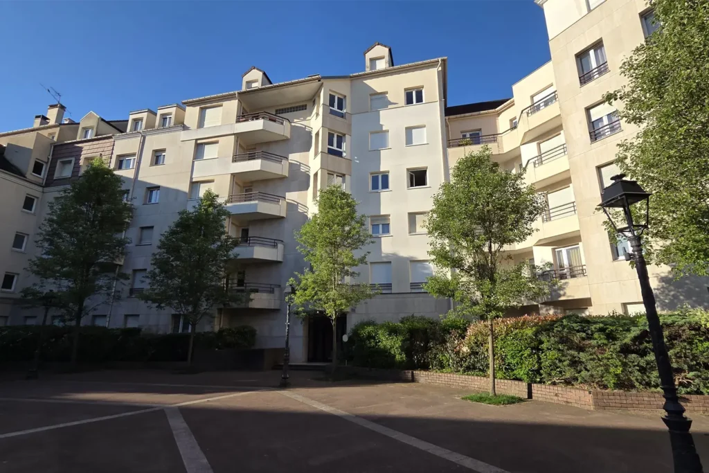 Façade d’une copropriété à Antony lors du diagnostic préalable aux travaux